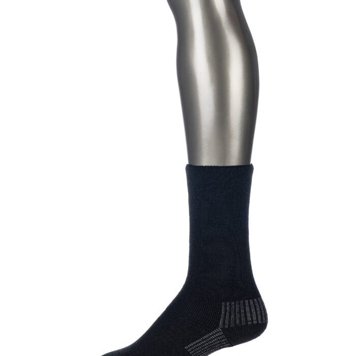 Medias de compresión para piernas en color negro y diseño ergonómico.