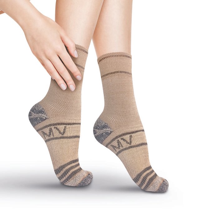 medias caña baja pie sensible con tejido suave y protector color beige Medivaric